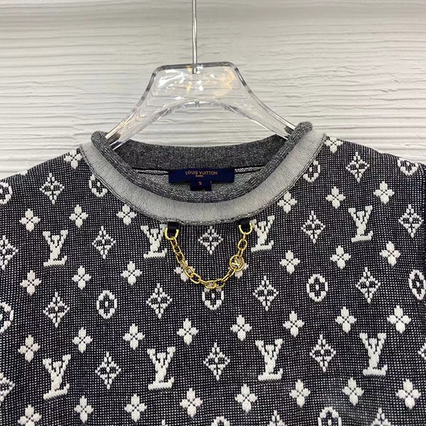 ◆チェーンがアクセント☆◆ルイヴィトン モノグラム Tシャツ コピー vuf96348